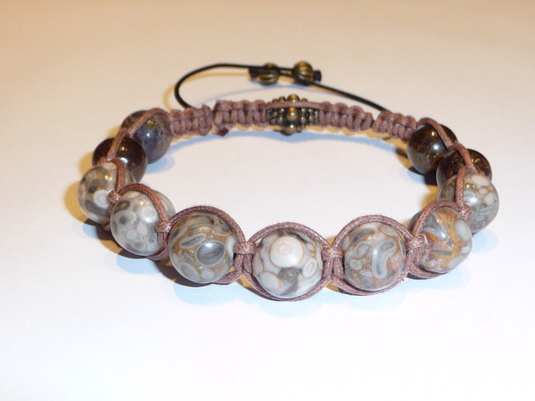 Bracelet Shamballa agates fossiles
