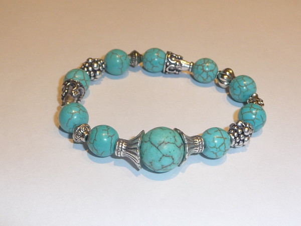 Bracelet élastique turquoises et perles métal argenté